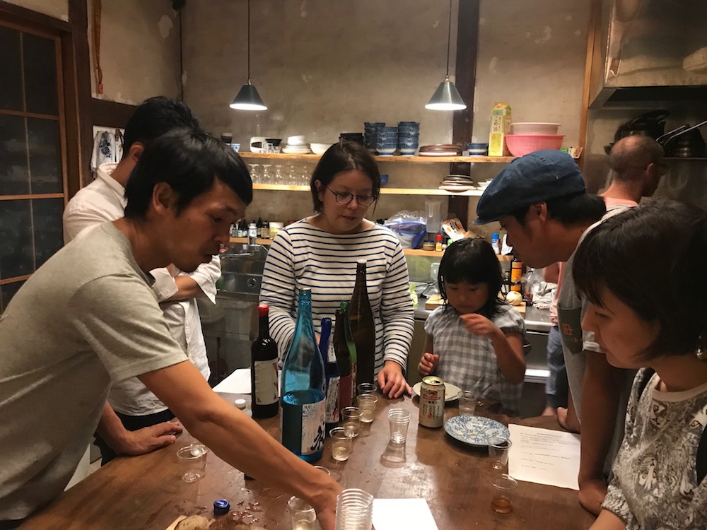 今年の日本酒づくり「神山の味2018」味決めの様子。
